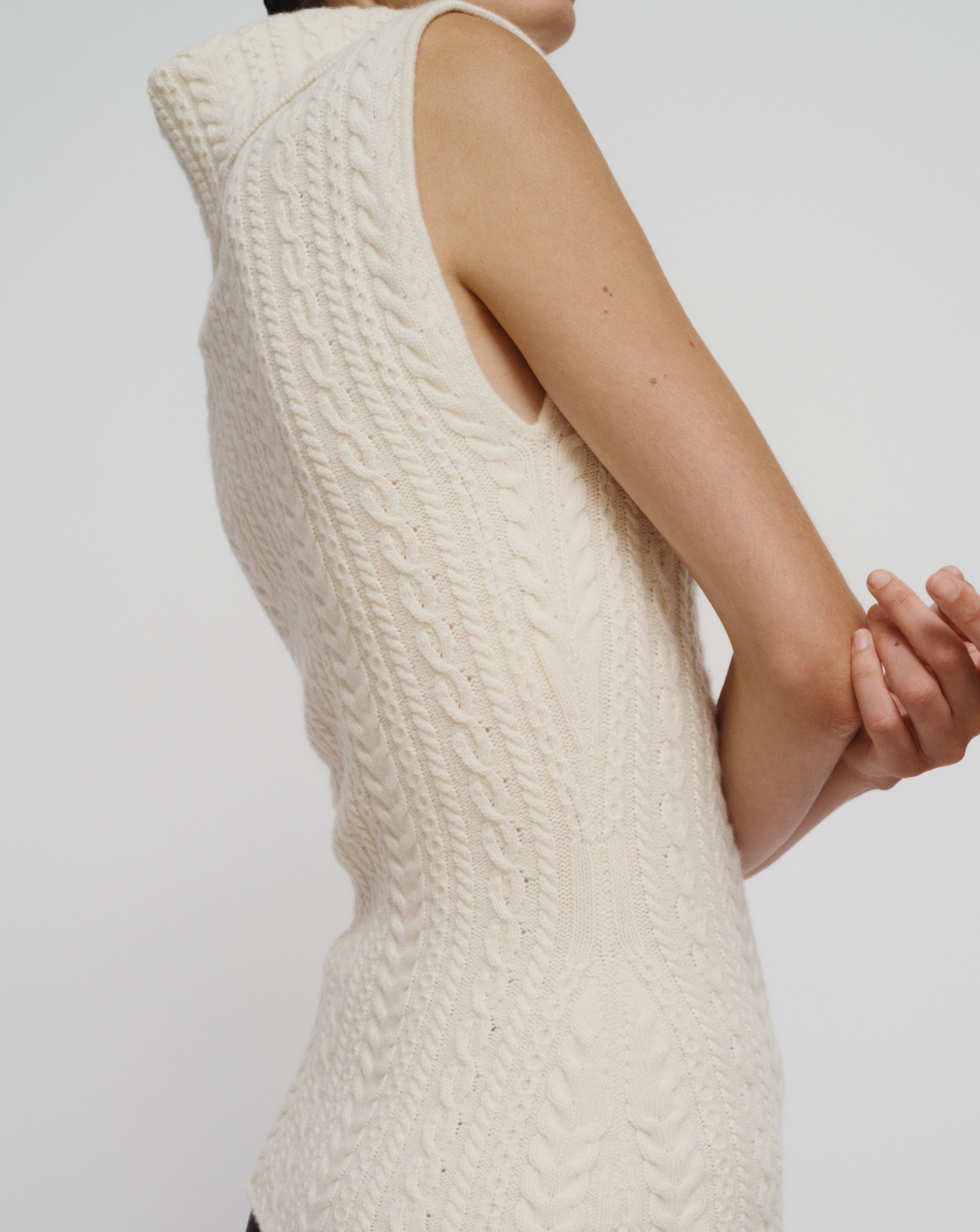 Cable-knit high turtleneck