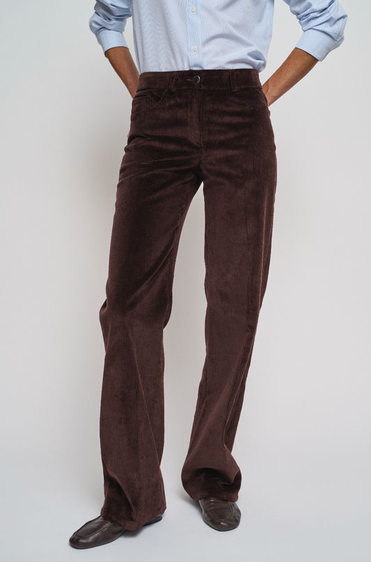 Five pocket corduroy pant in dark brown
