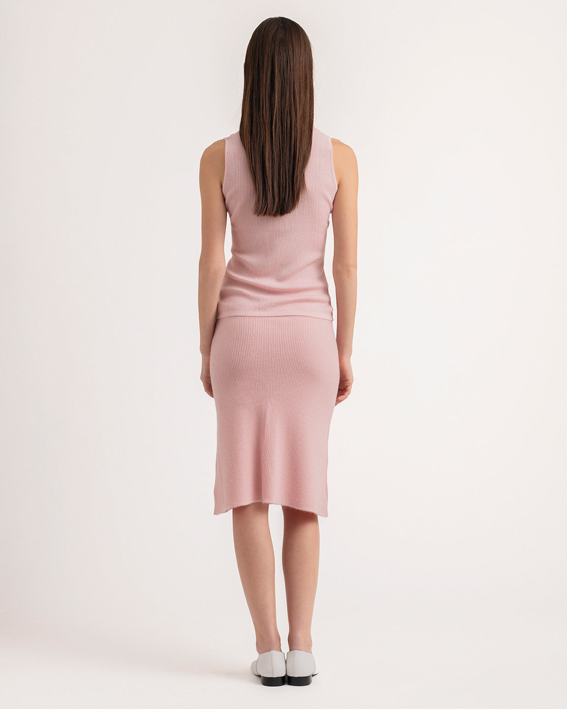 Second-skin V-neck tank top in pale pink