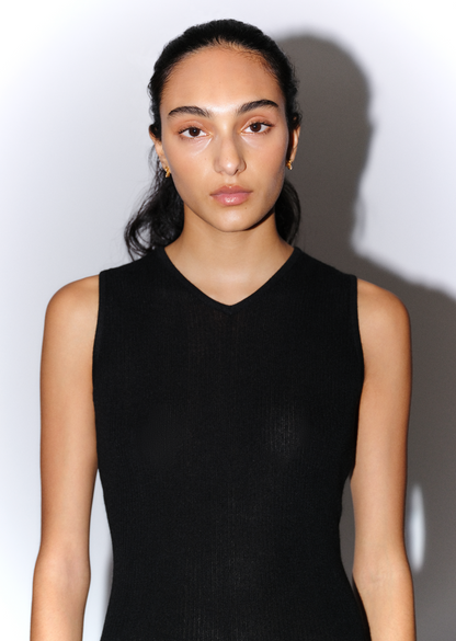 Second-skin V-neck tank top