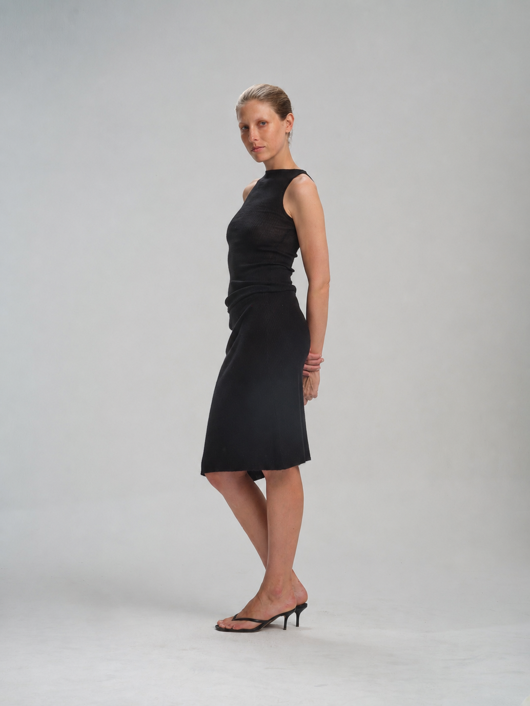 A-line cashmere skirt in black