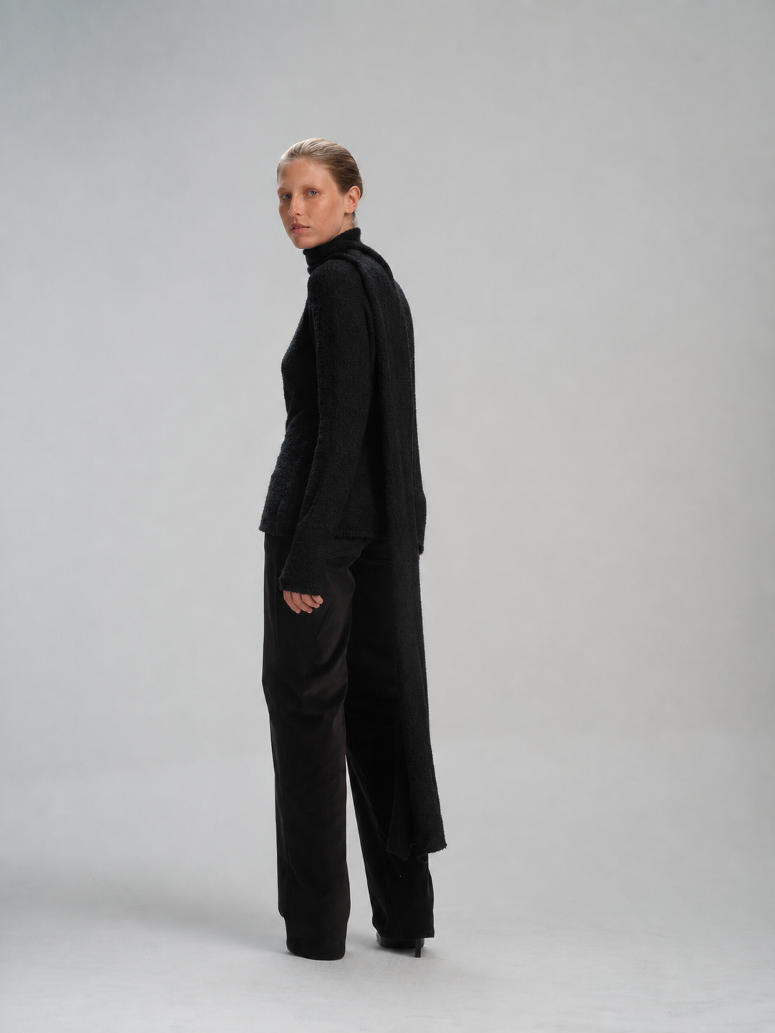 Scarves Jumper in black