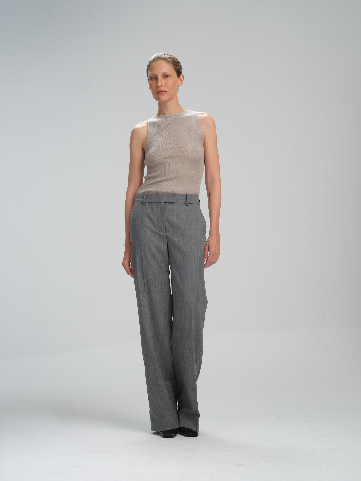 Hirla Pants in Grey