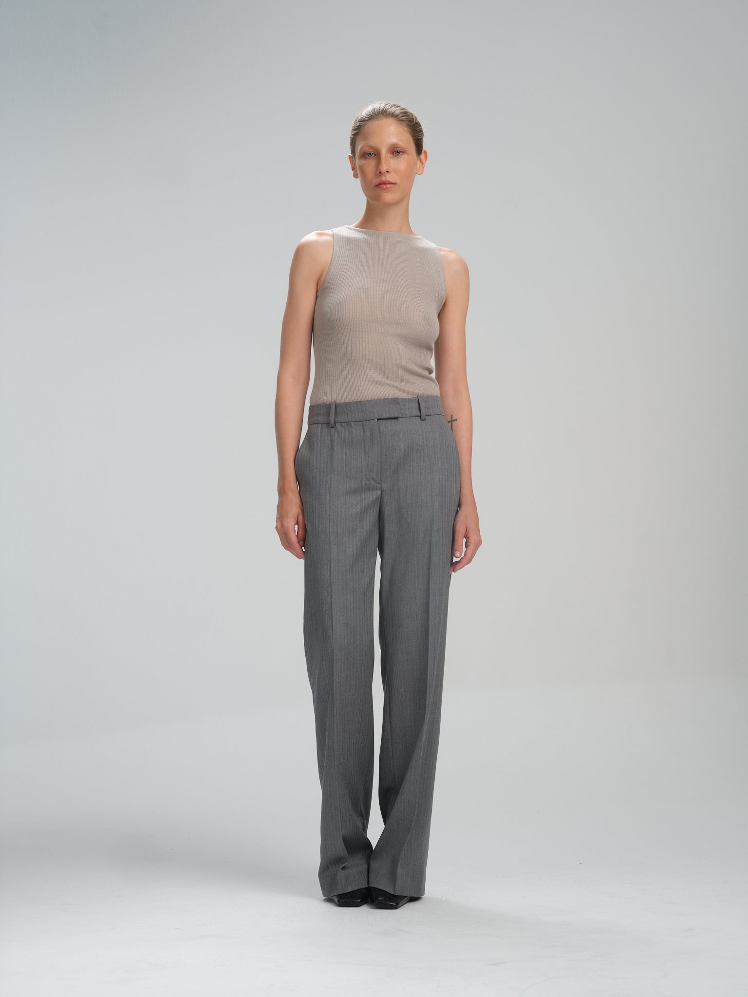 Hirla Pants in Grey