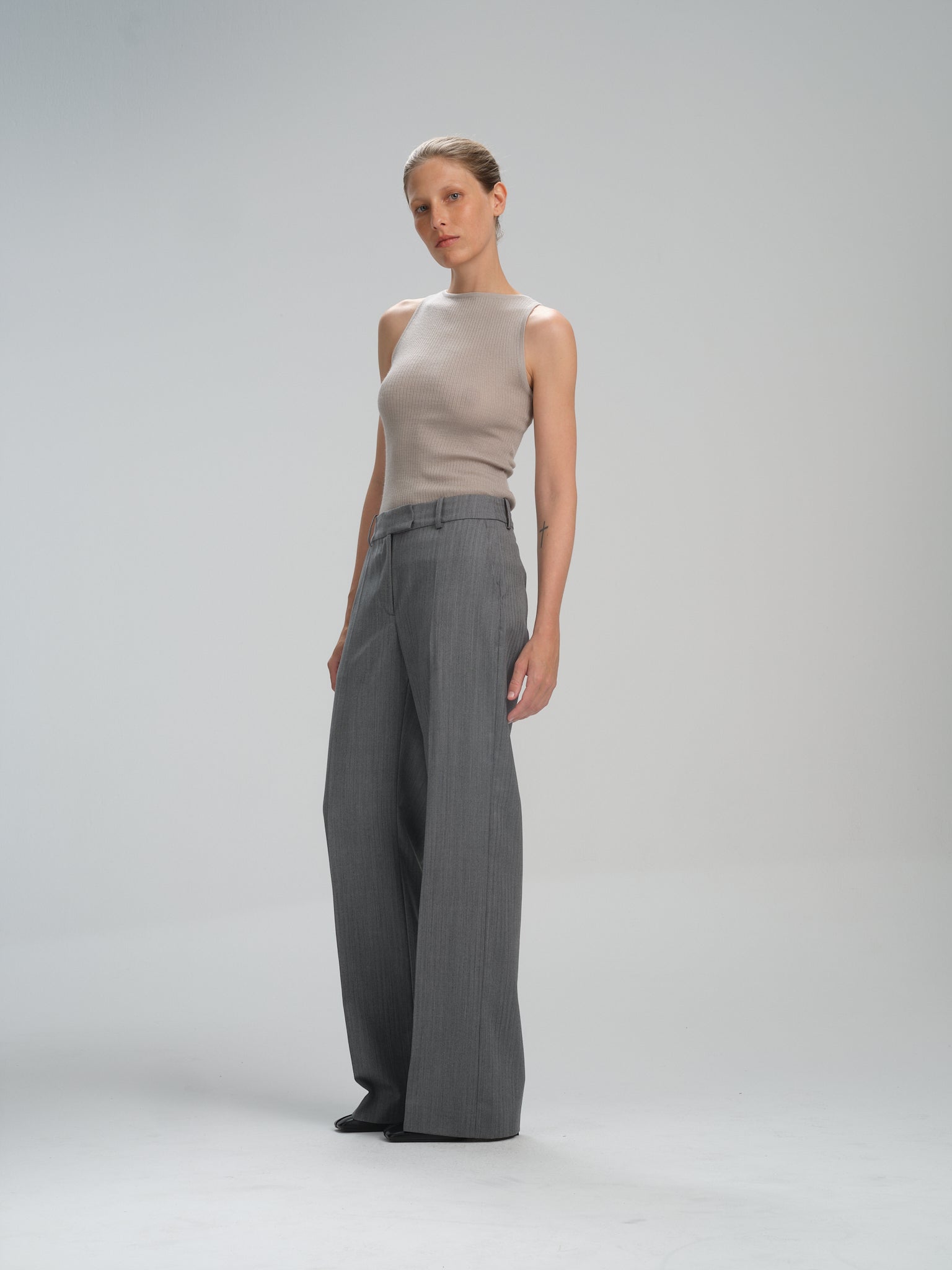 Hirla Pants in Grey