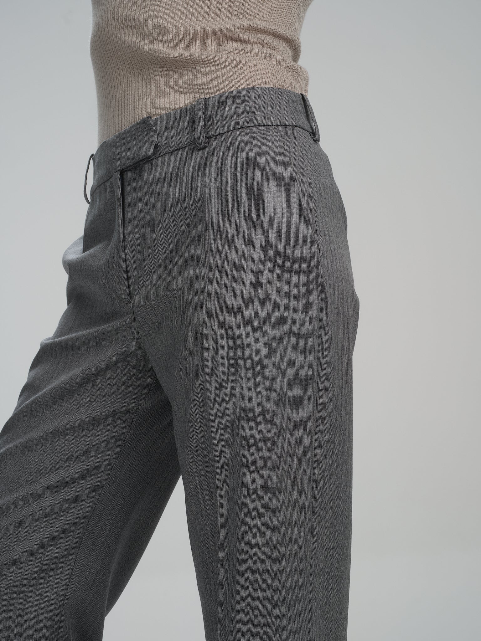 Hirla Pants in Grey