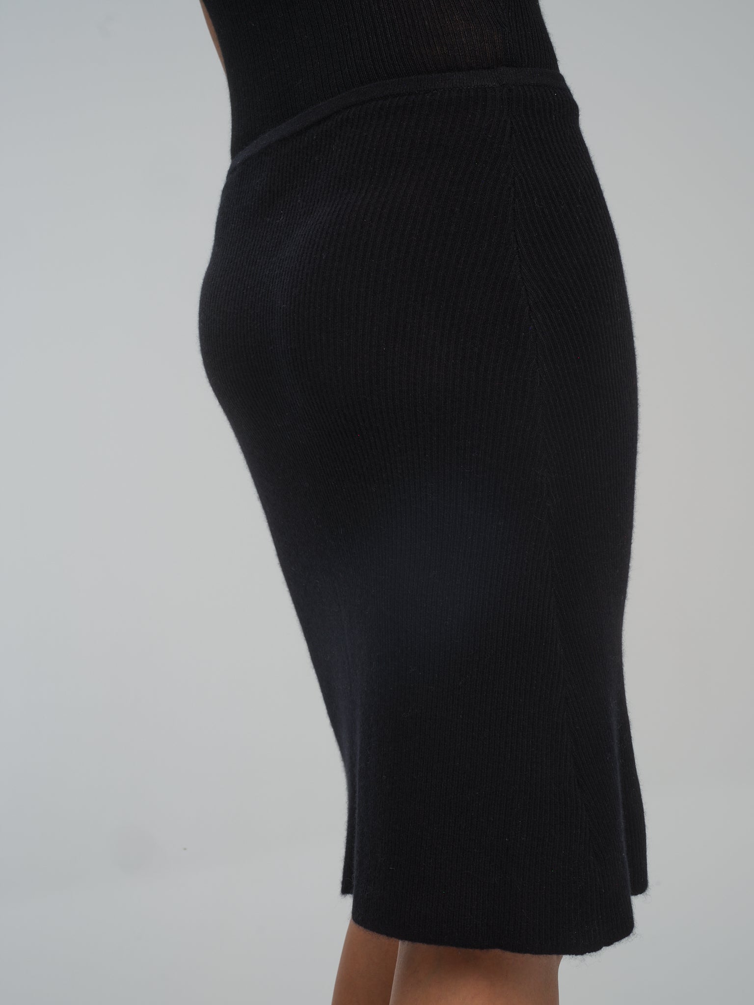 A-line cashmere skirt in black