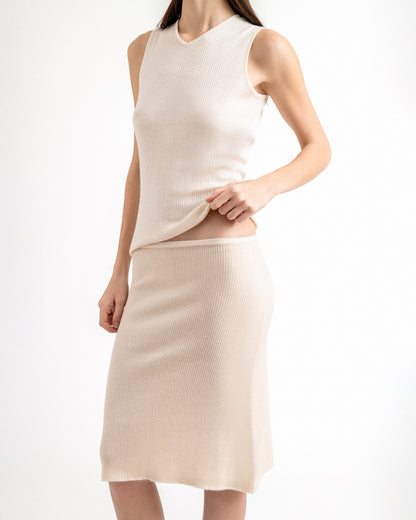 Second-skin V-neck tank top in cream