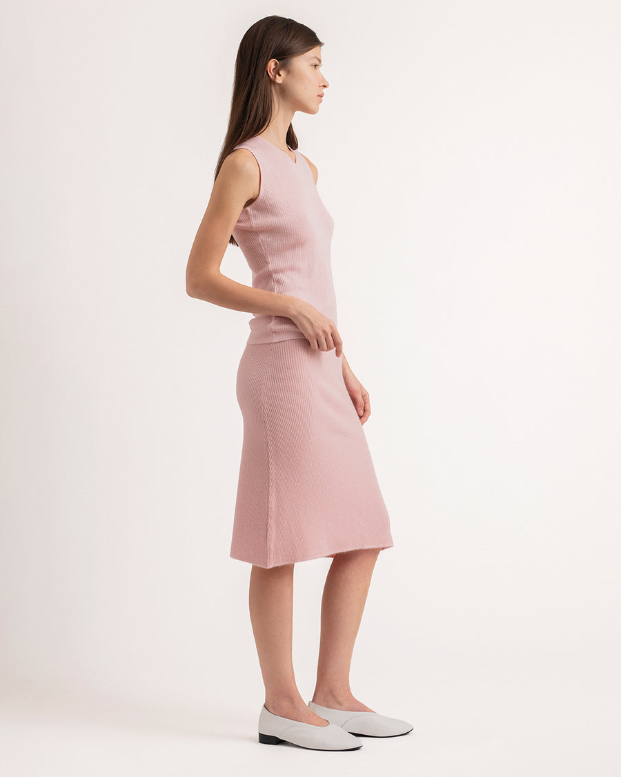 Second-skin V-neck tank top in pale pink