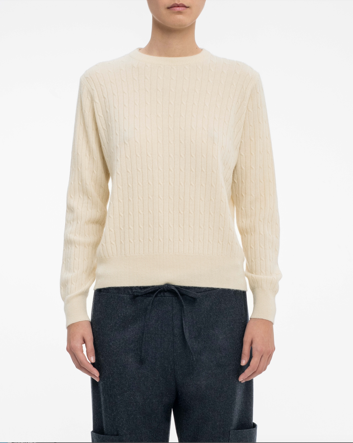 Lightweight Fitted Cashmere Cable Knit Jumper in Cream